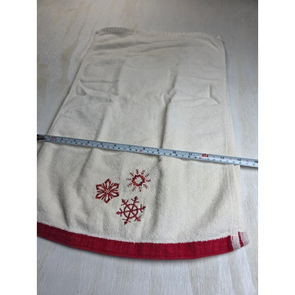 Christmas Conservatory Set of 2 Cotton Hand Towels Red Snowflake Holiday Cream